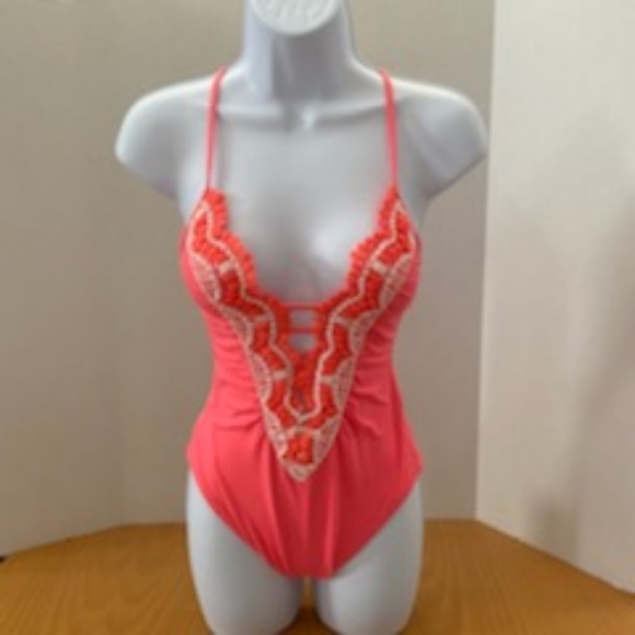 NEW BECCA Delilah Clare Plunge One-Piece Swimsuit - Picture 2 of 5